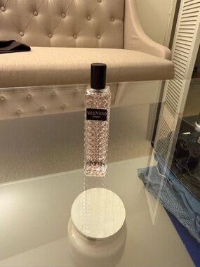 Valentino Donna Born in Roma – 15ml bottle (travel size) No box included.